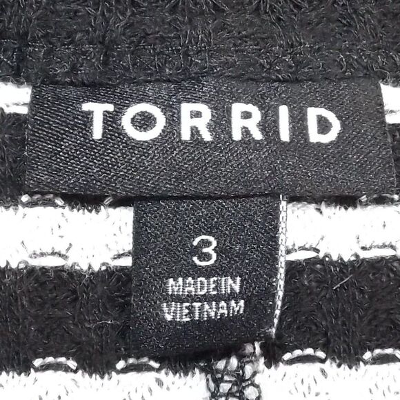 TORRID Thermal Top, 3/3X, Black/White Stripes, Long sleeve, Notch collar - Picture 10 of 14